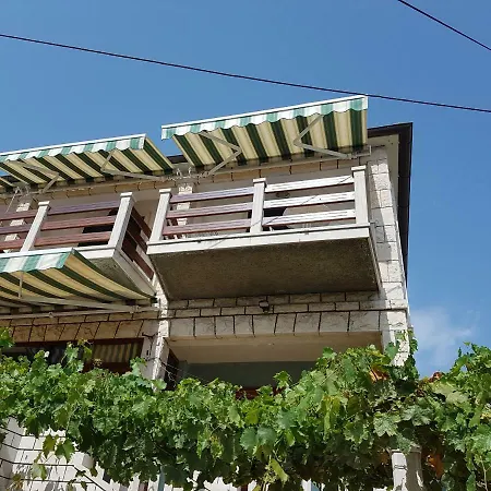 Apartmán Riva Sumartin