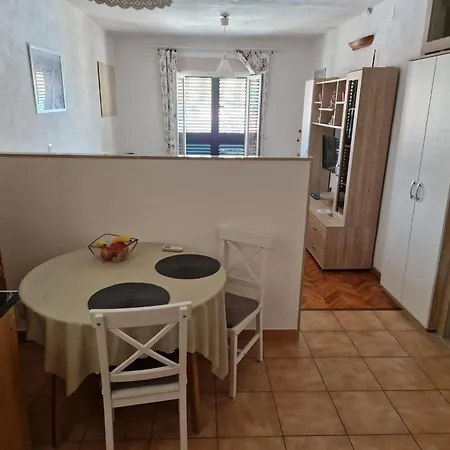Apartament Riva Sumartin